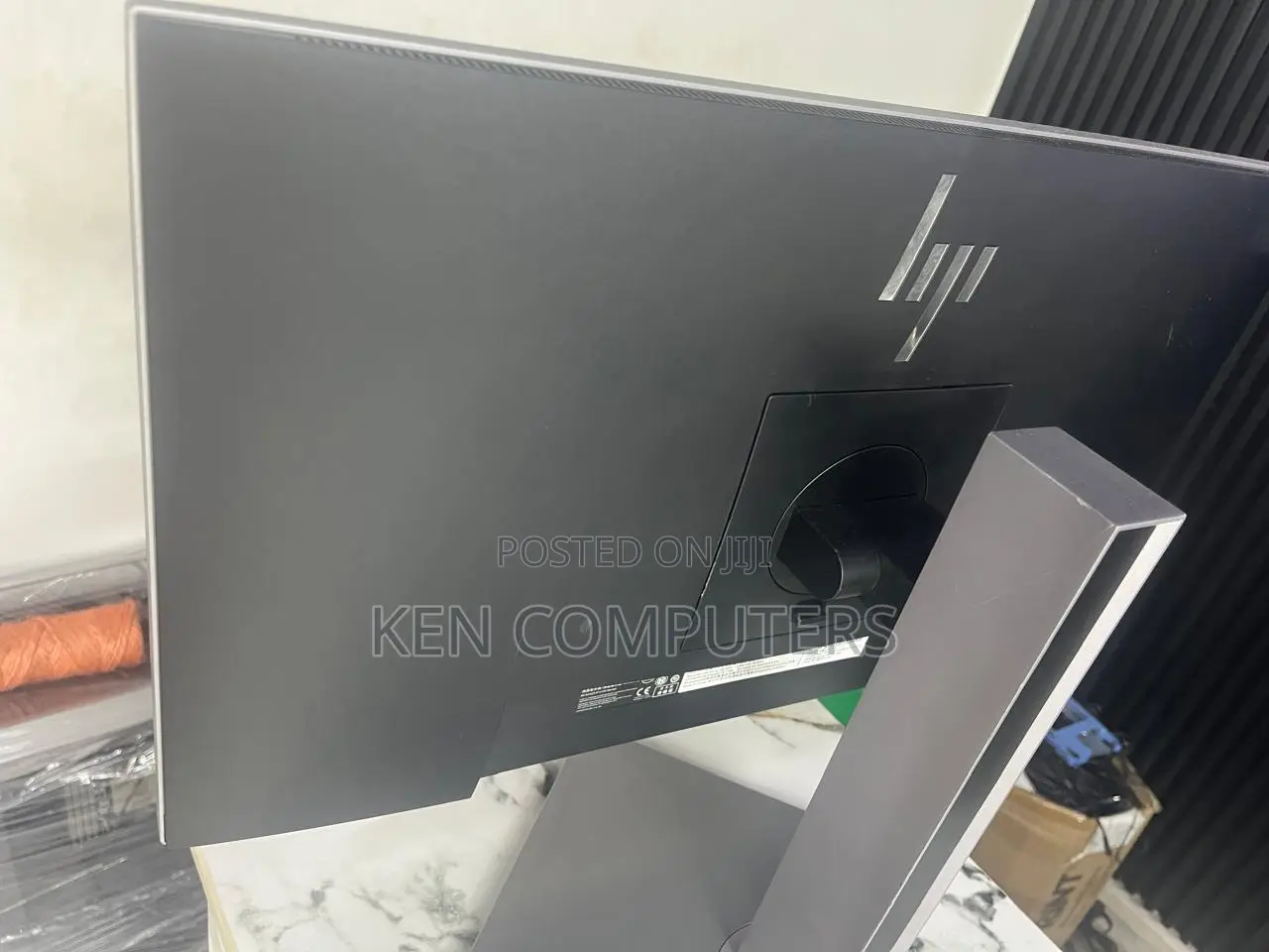 HP EliteDisplay E243 23.8-Inch Borderless Full HD IPS Monitor