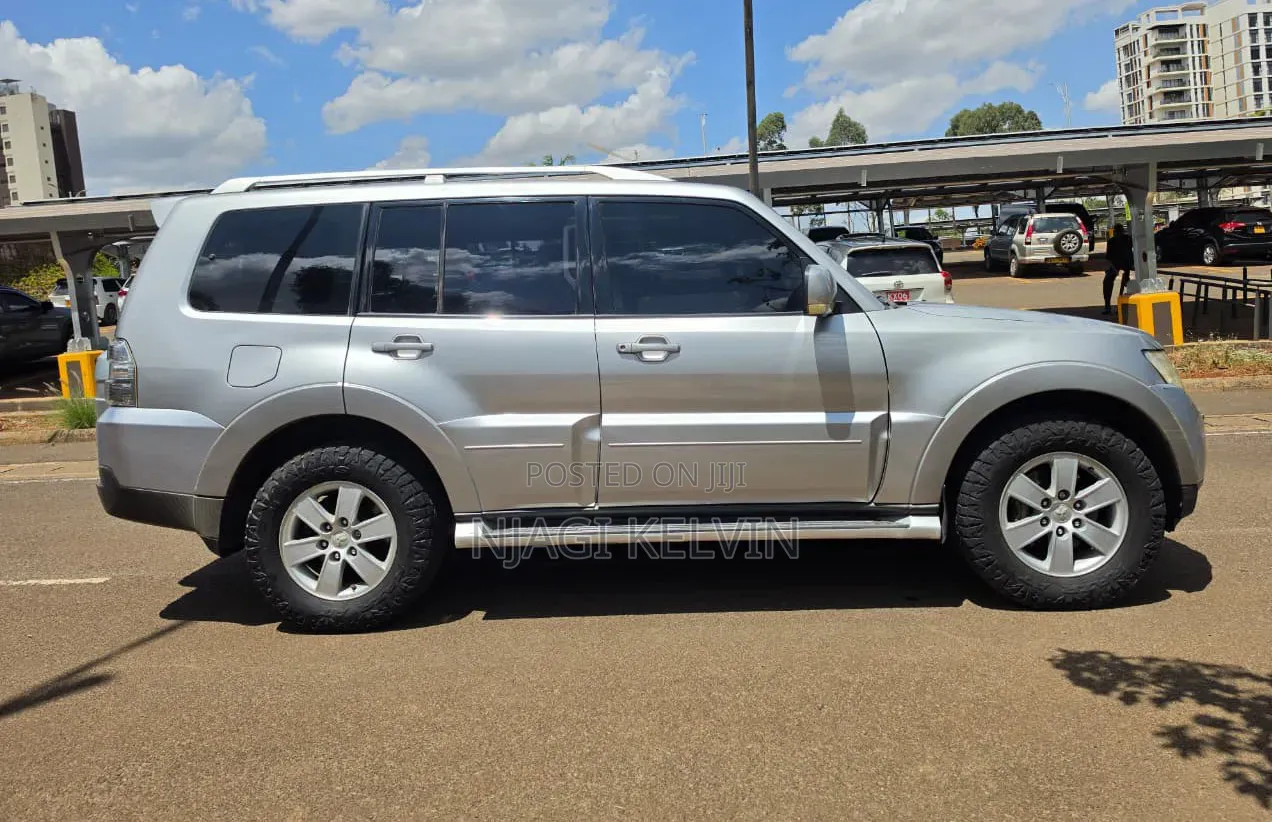 Mitsubishi Pajero 2005 Silver