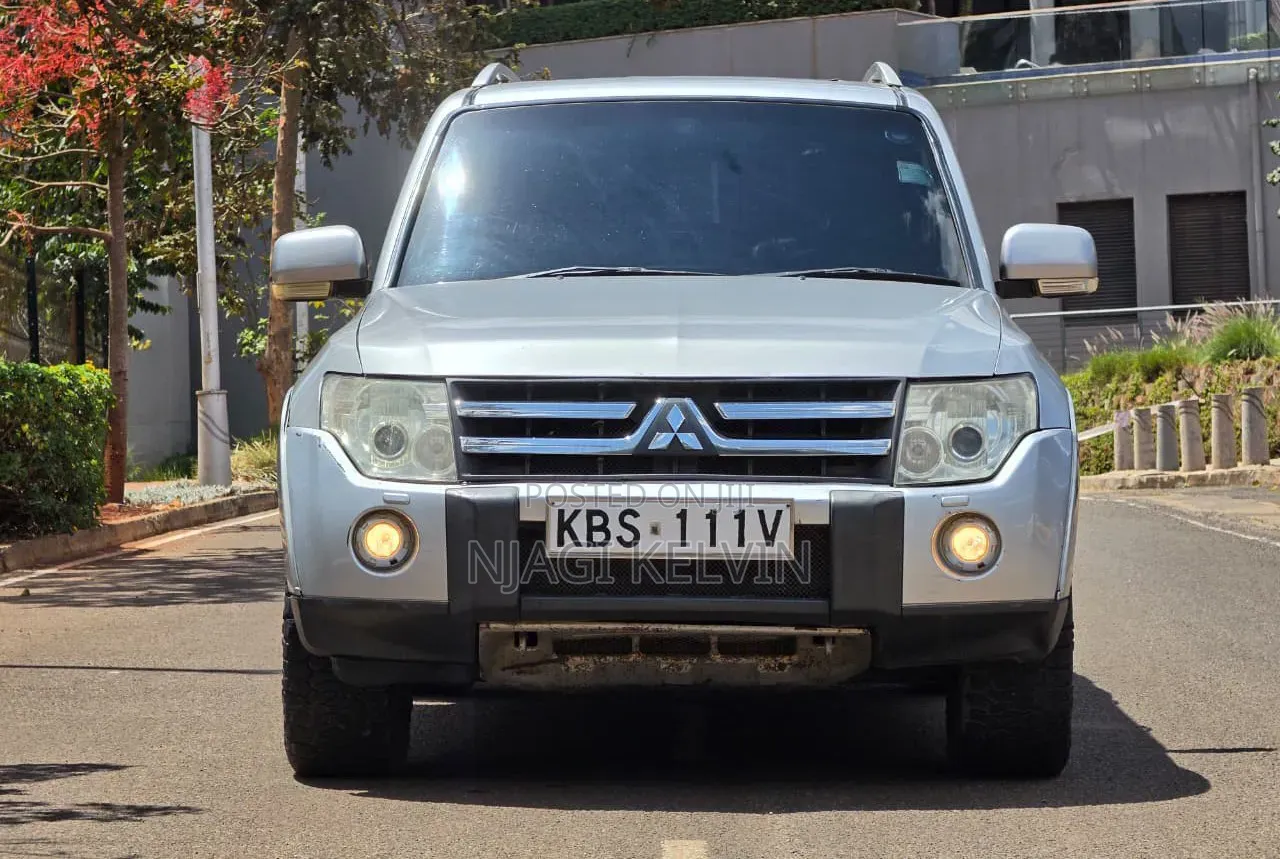 Mitsubishi Pajero 2005 Silver