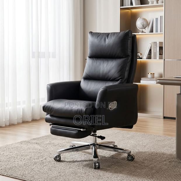 Office : Executive Office Chair With High-Back Design