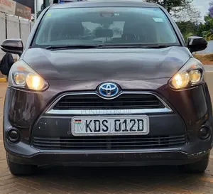 Toyota Sienta 2017 Brown