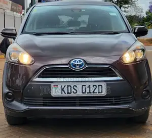Toyota Sienta 2017 Brown