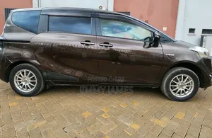 Toyota Sienta 2017 Brown