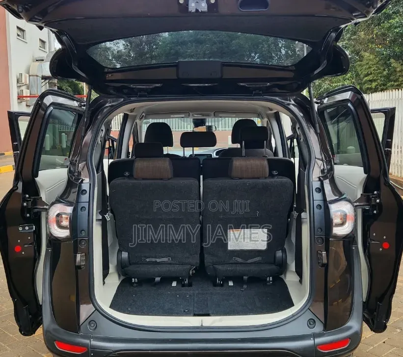 Toyota Sienta 2017 Brown