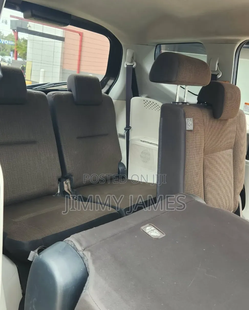 Toyota Sienta 2017 Brown