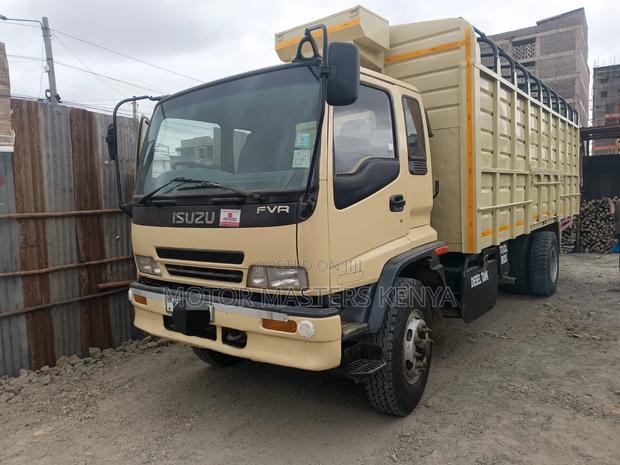 2002 Isuzu FVR - main view