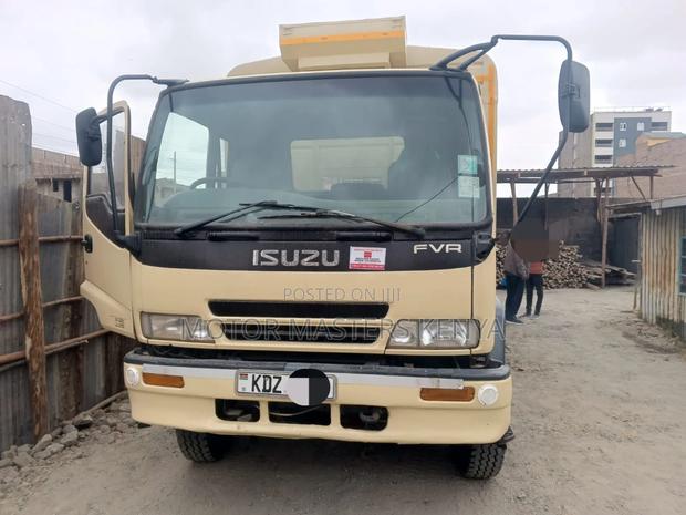 2002 Isuzu FVR - thumbnail 2