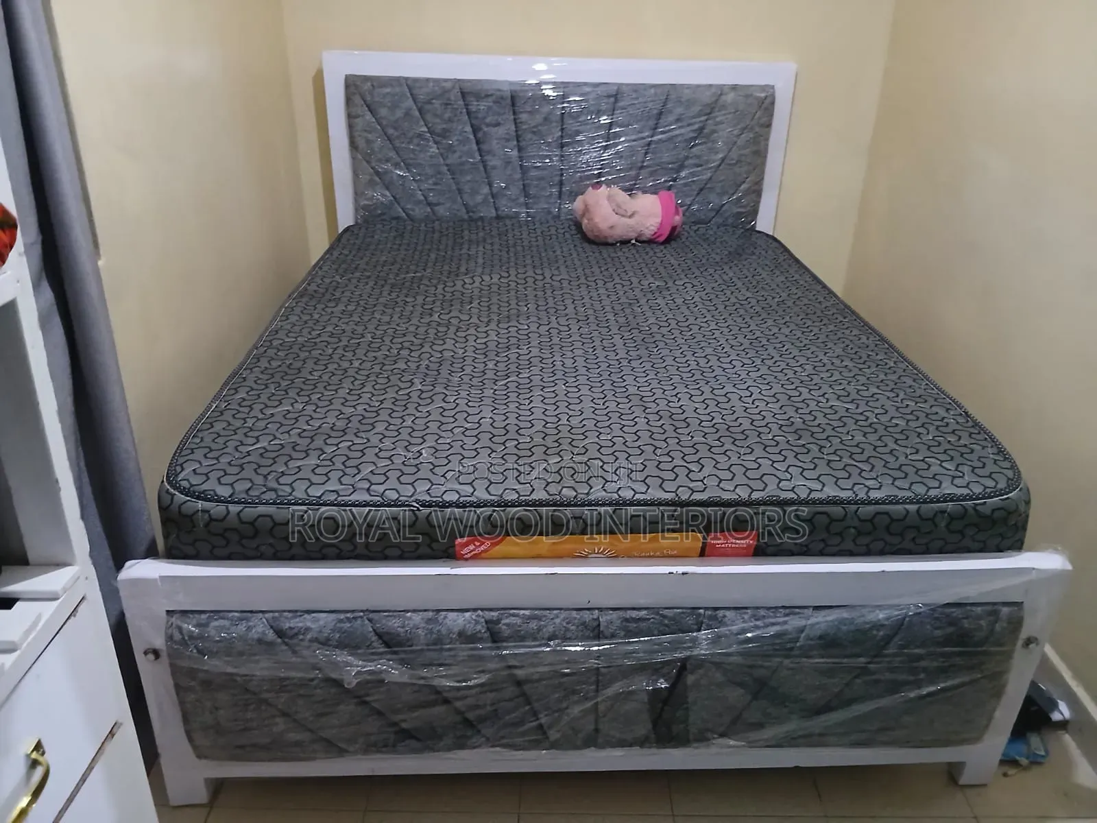 5 by 6 Mocket Bed in Gray Fabric
