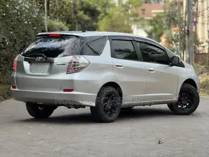 Honda Fit Shuttle 2012 Silver