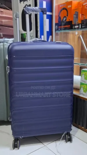 72cm Travel Suitcase With Spinning Wheels, Brand New
