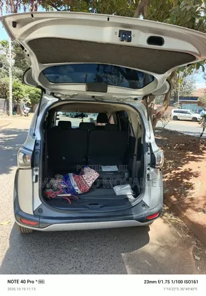 Toyota Sienta 2019 Silver