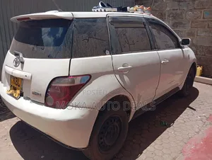 Toyota IST 2003 White
