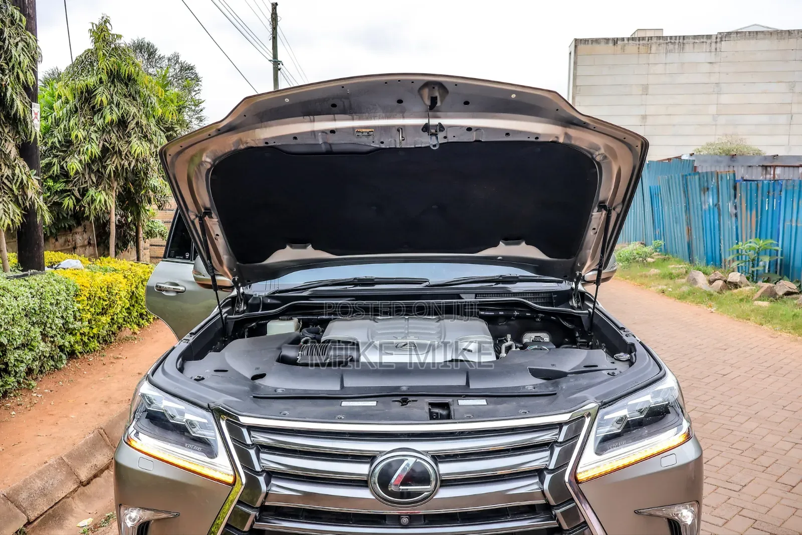 Lexus LX 2017 Silver