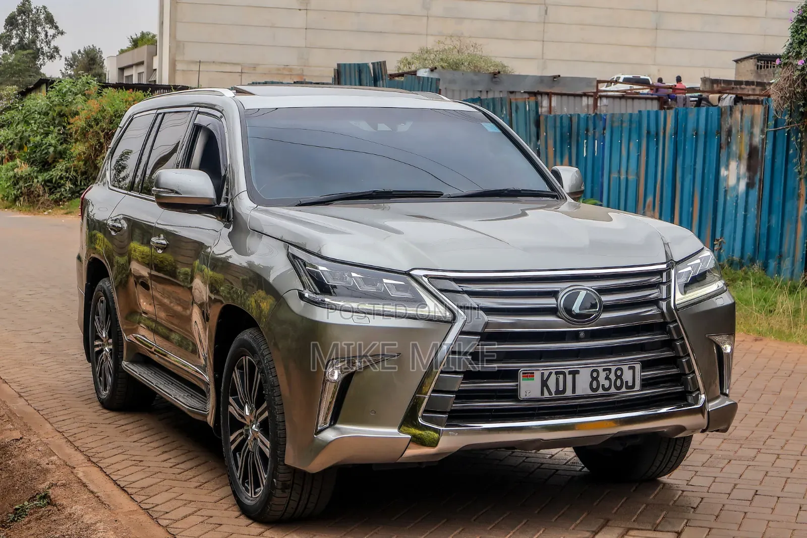 Lexus LX 2017 Silver