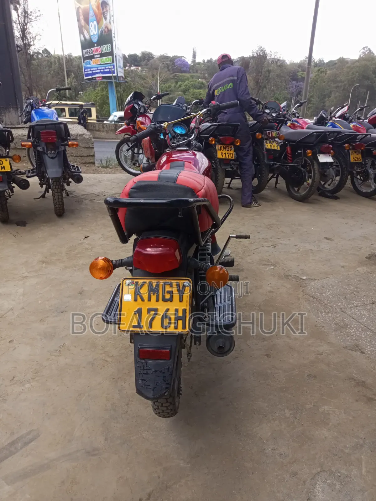 TVS HLX 125 2025 Red