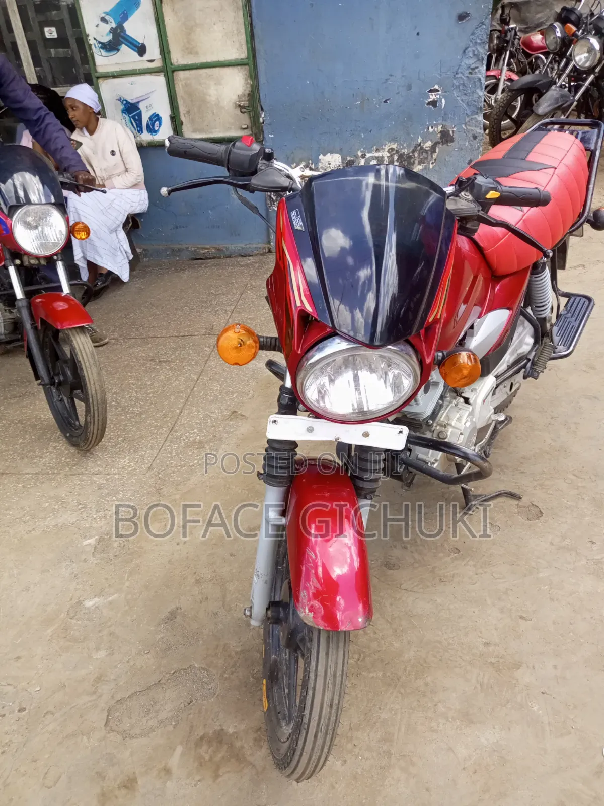 TVS HLX 125 2025 Red