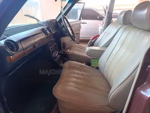 Mercedes-Benz E200 1985 Maroon