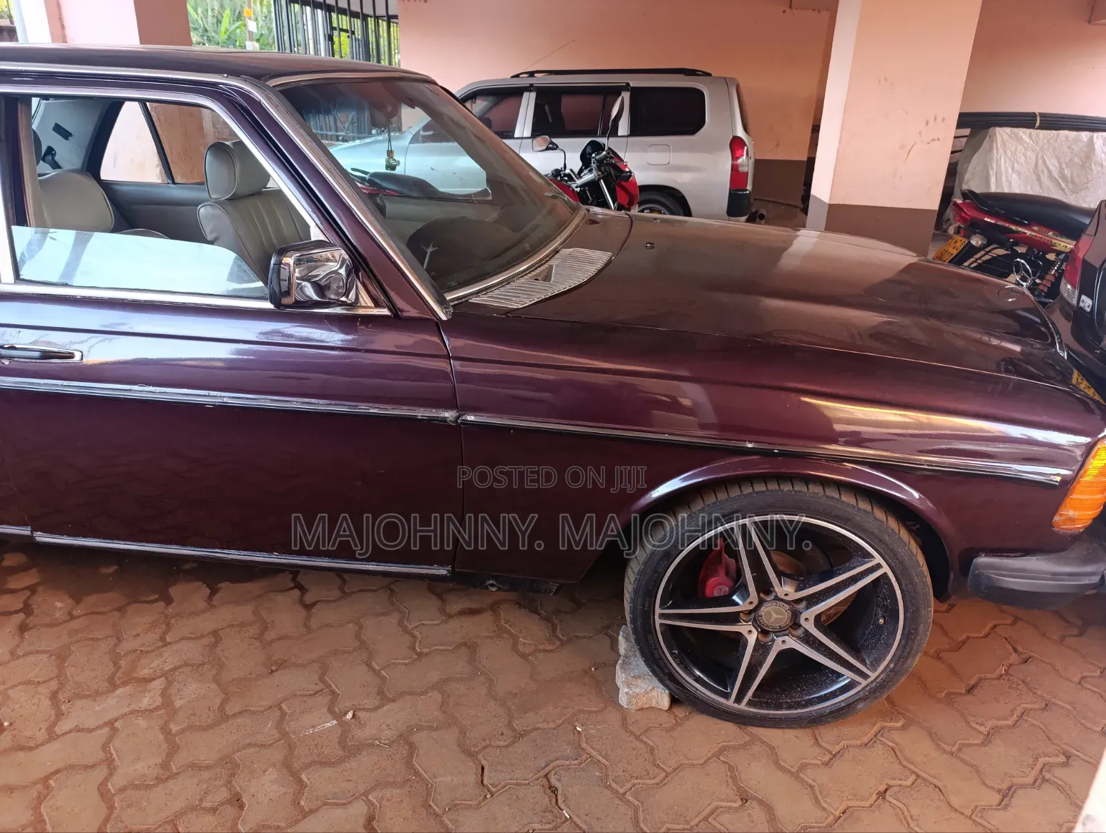 Mercedes-Benz E200 1985 Maroon