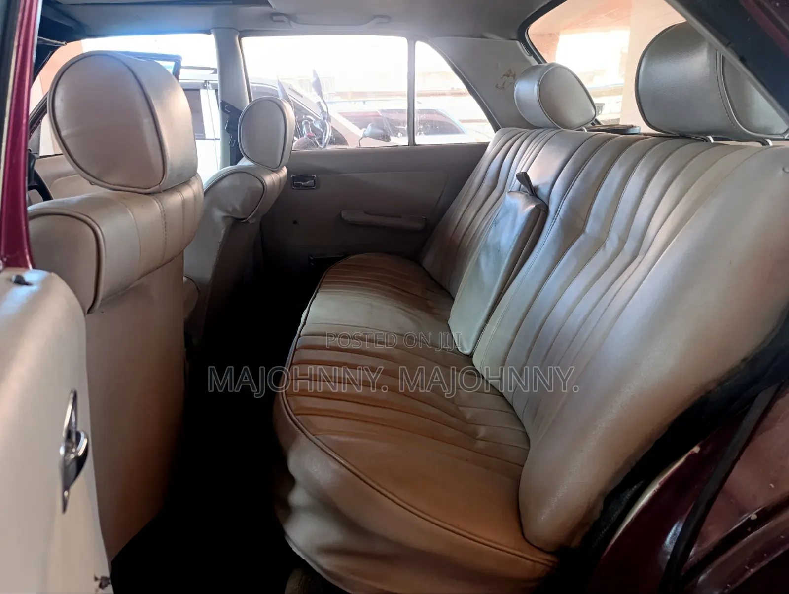 Mercedes-Benz E200 1985 Maroon