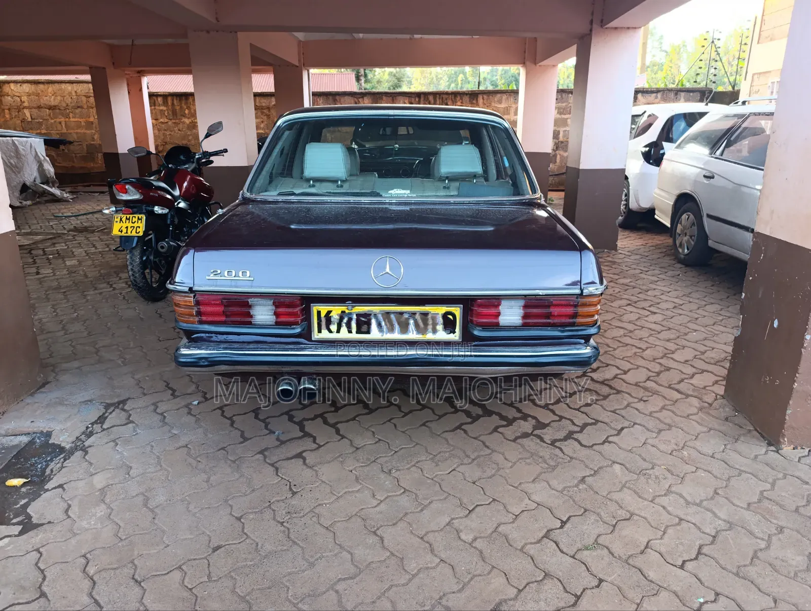 Mercedes-Benz E200 1985 Maroon