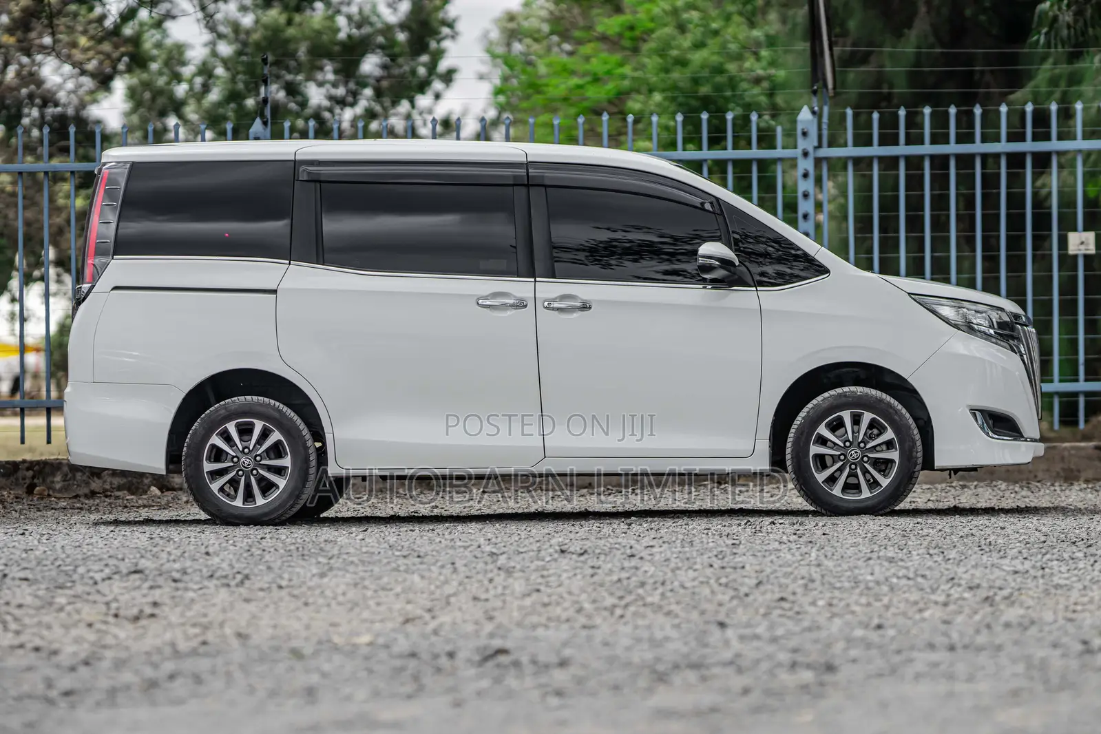 Toyota Esquire 2018 White
