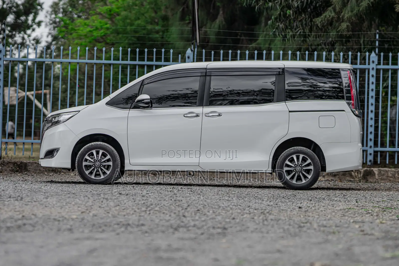 Toyota Esquire 2018 White