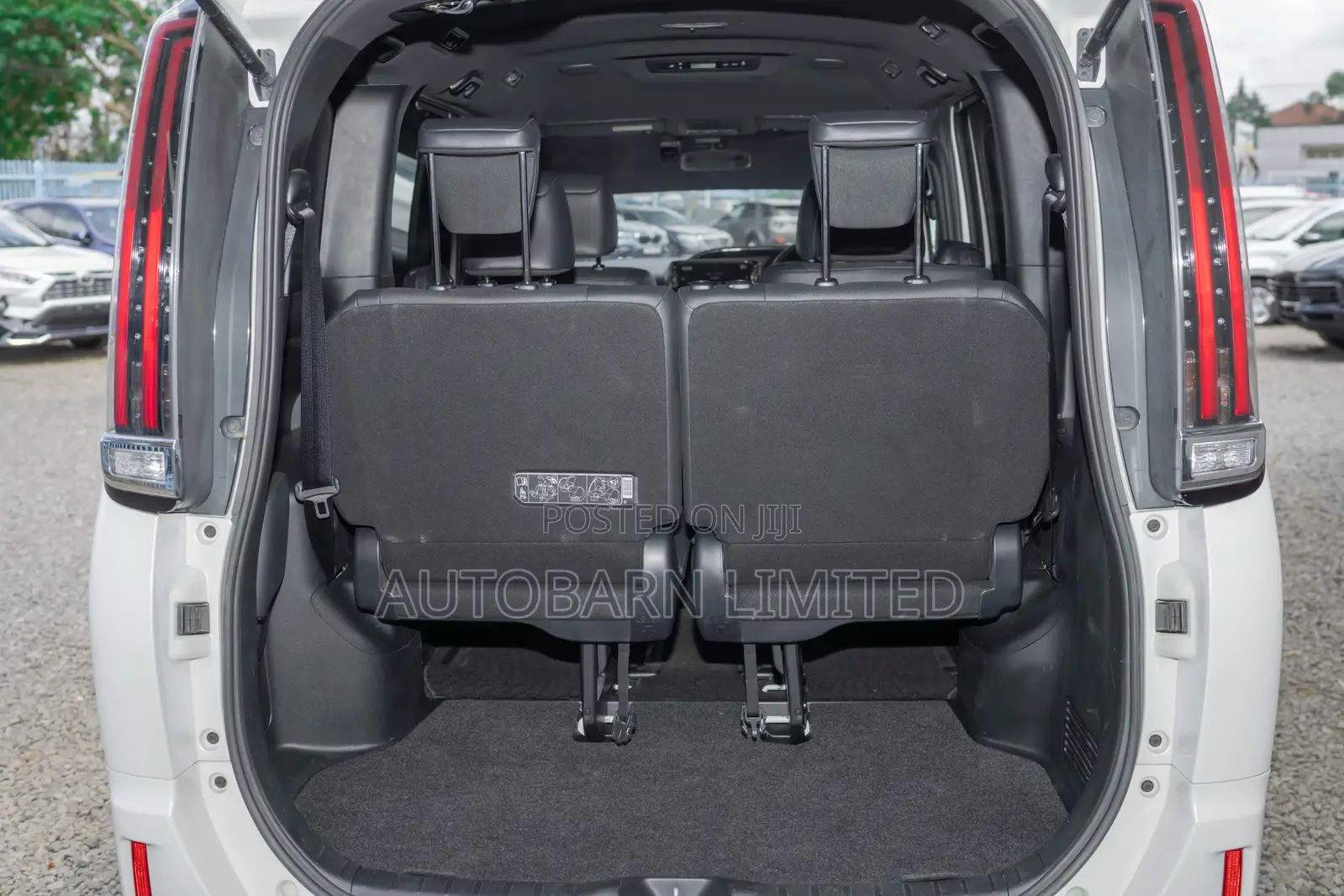 Toyota Esquire 2018 White