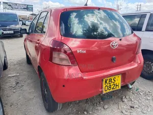 Toyota Vitz 2006 Red