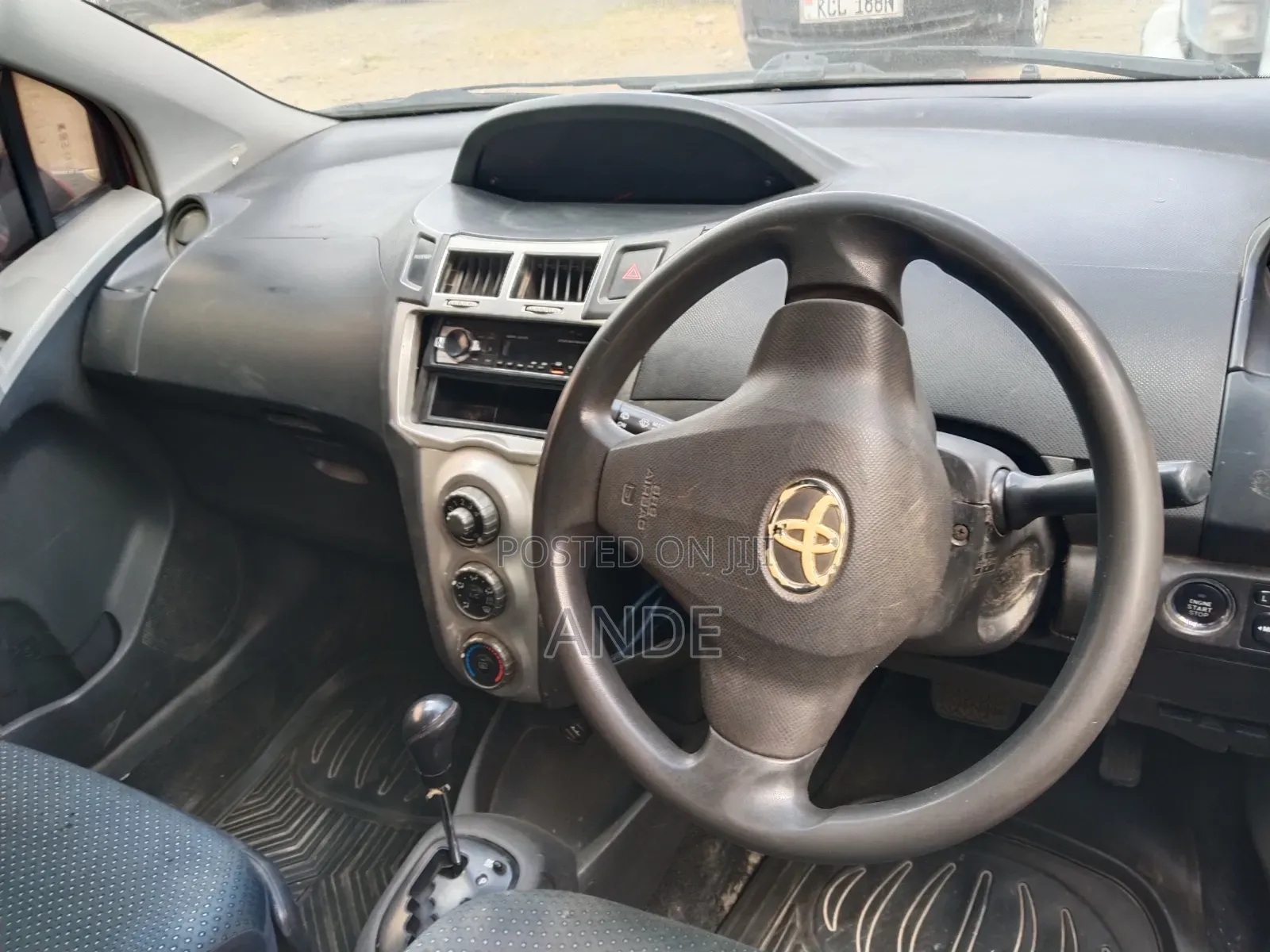 Toyota Vitz 2006 Red