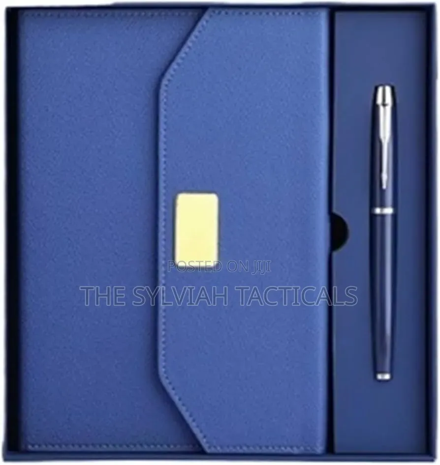 *Leather-Bound Notebook With Button Closure - Lined - 192 Pages