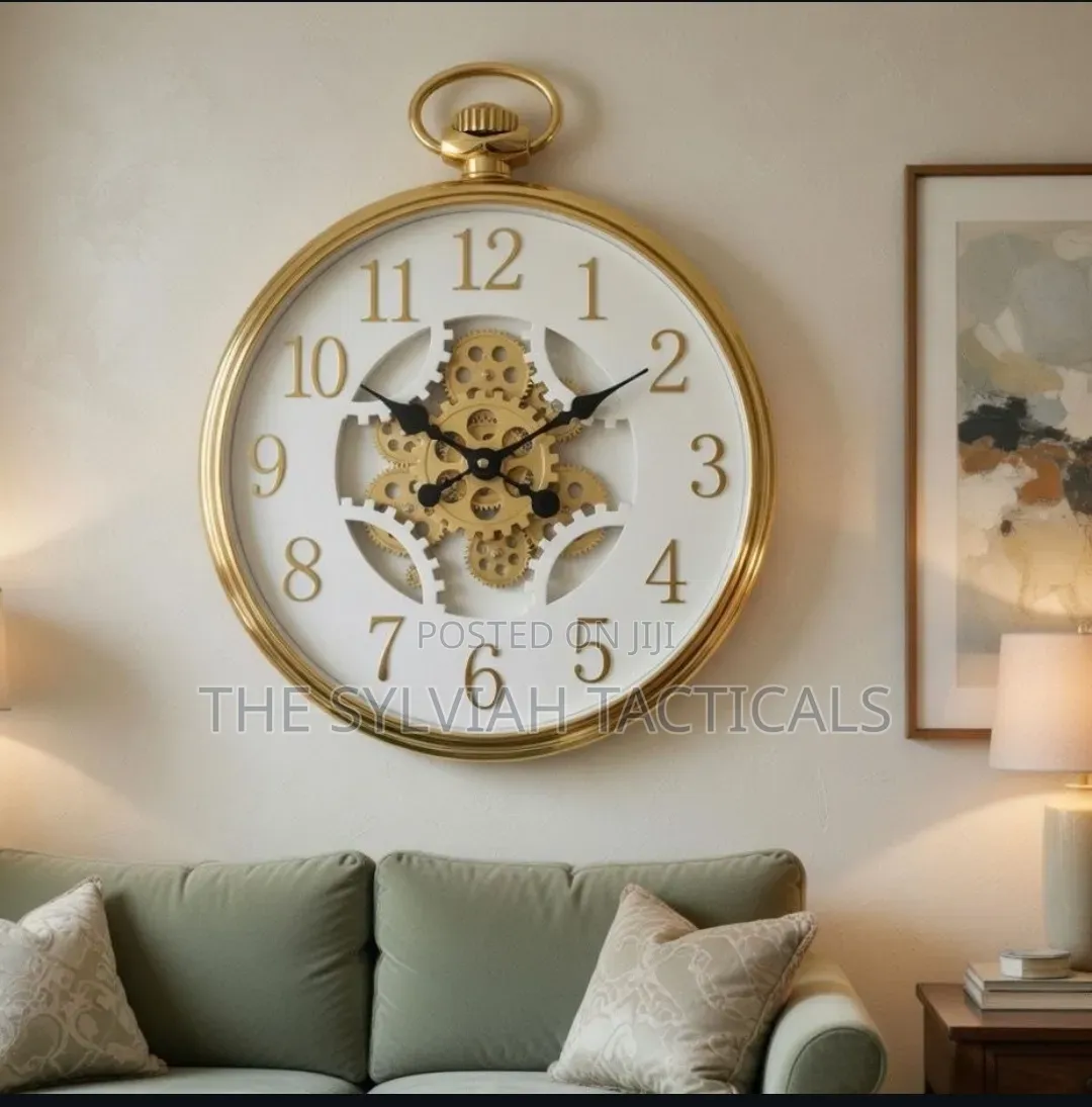 *Modern and Distinctive Decorative Wall Clock, With Moving Gear