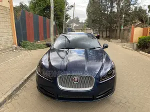 Jaguar XF 4dr Sedan (2.0L 4cyl Turbo 8A) 2014 Blue