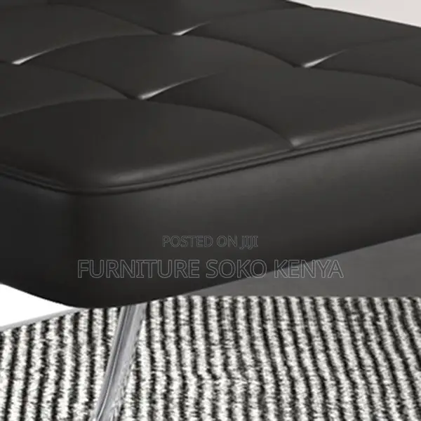 Office Chair : Modern Black Leather Executive Visitor Chair