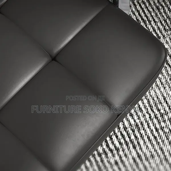 Office Chair : Modern Black Leather Executive Visitor Chair