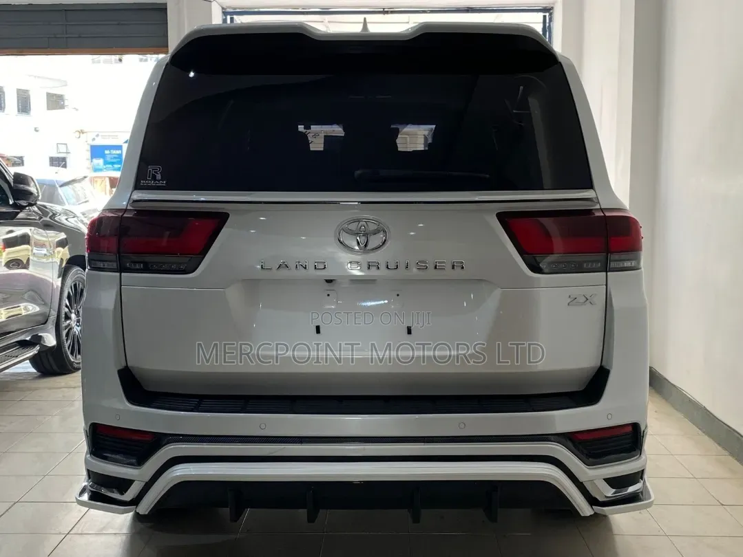 Toyota Land Cruiser 2023 White