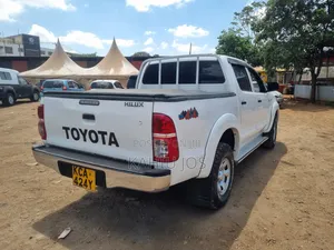 Toyota Hilux 2014 White