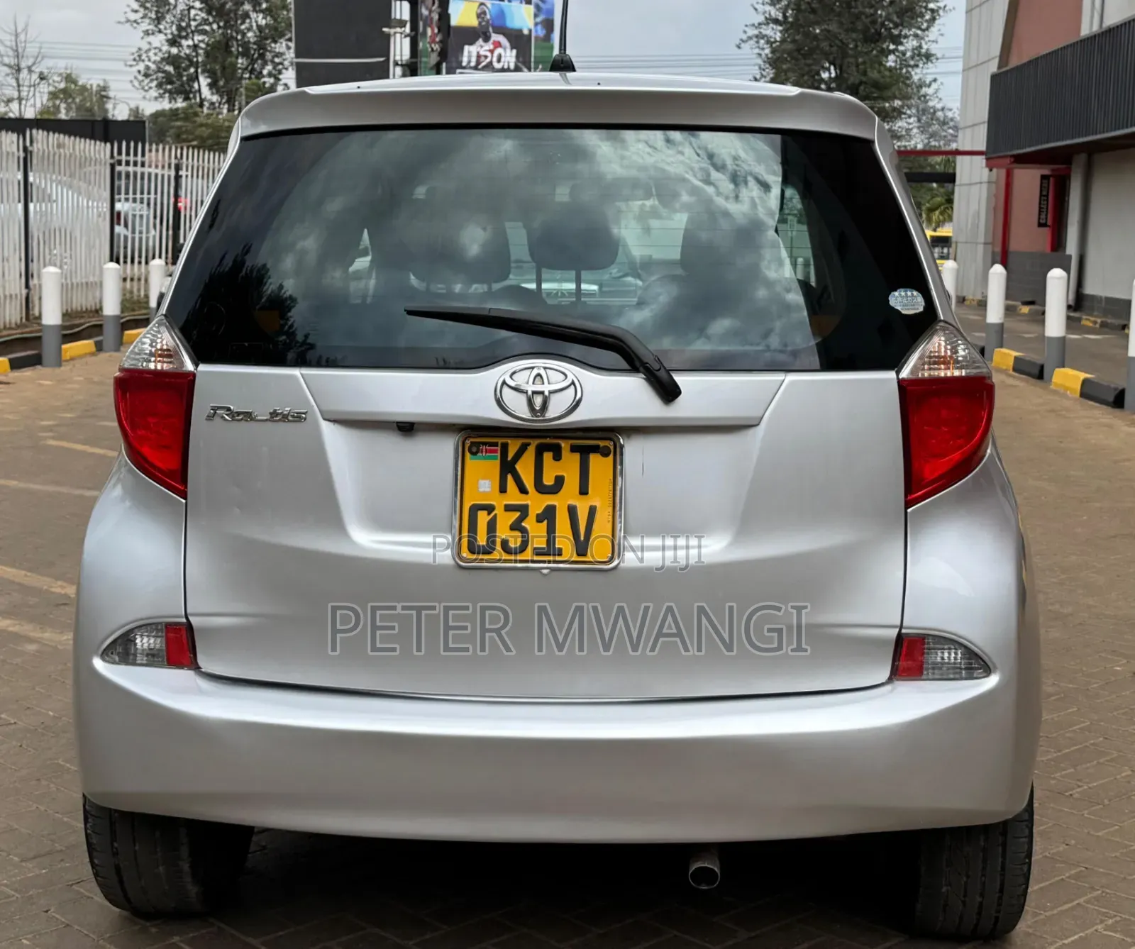 Toyota Ractis 2012 Silver