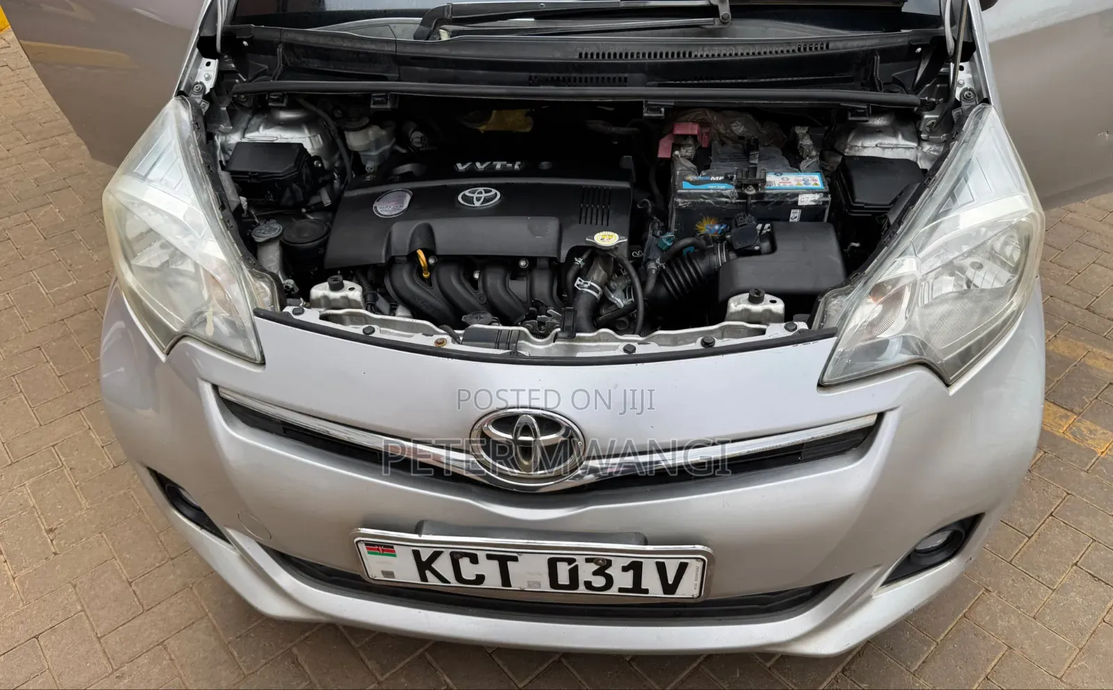 Toyota Ractis 2012 Silver