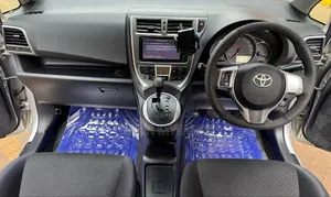 Toyota Ractis 2012 Silver