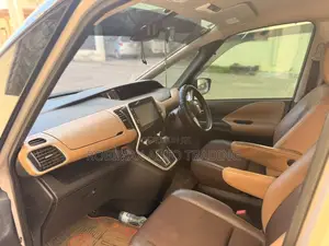 Nissan Serena 2017 Silver