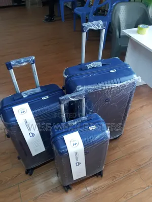 3 in 1 Unbreakable PP Suitcases Zipper Closure Frame.