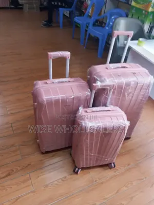 3 in 1 Unbreakable PP Suitcases Zipper Closure Frame.