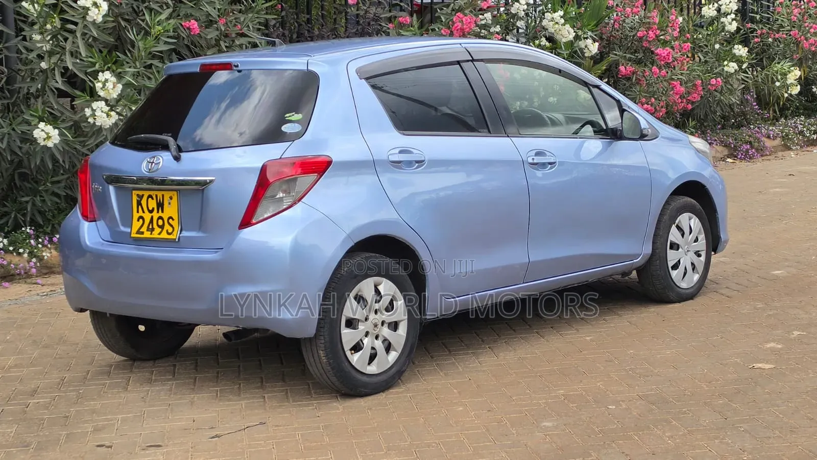Toyota Vitz 2013 Blue