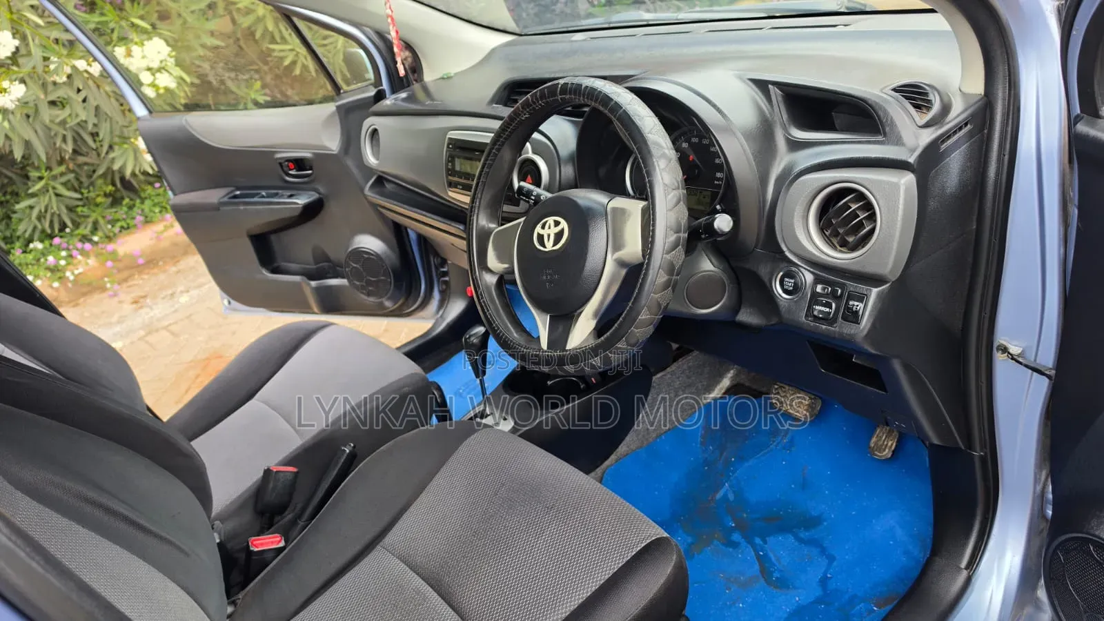 Toyota Vitz 2013 Blue