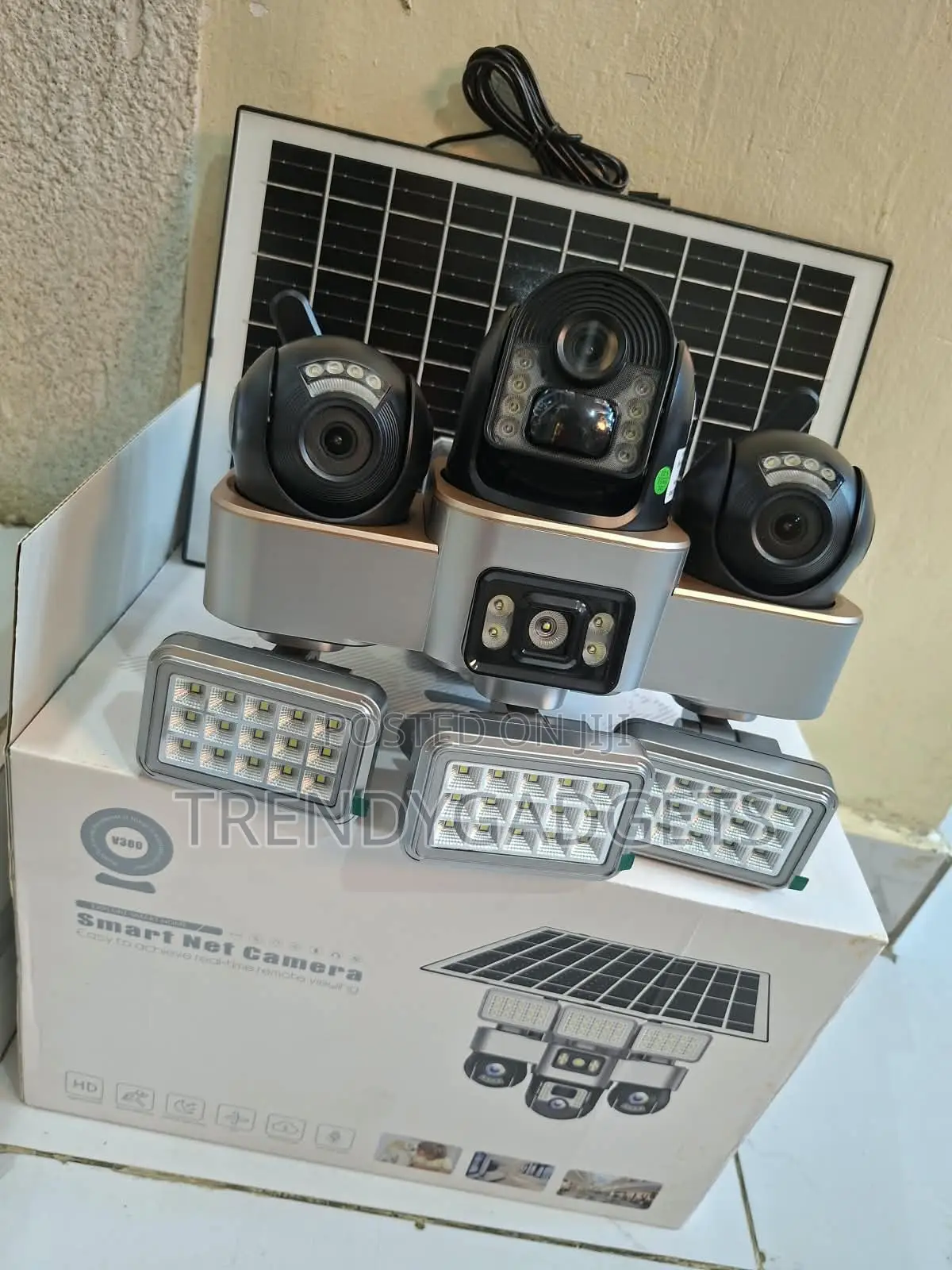 VTS30A Wireless Security Camera With Solar Panel and Floodlights