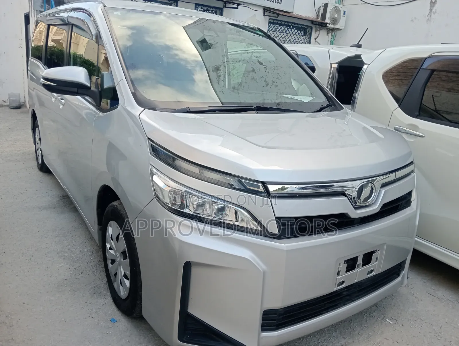 Toyota Voxy 2019 Silver