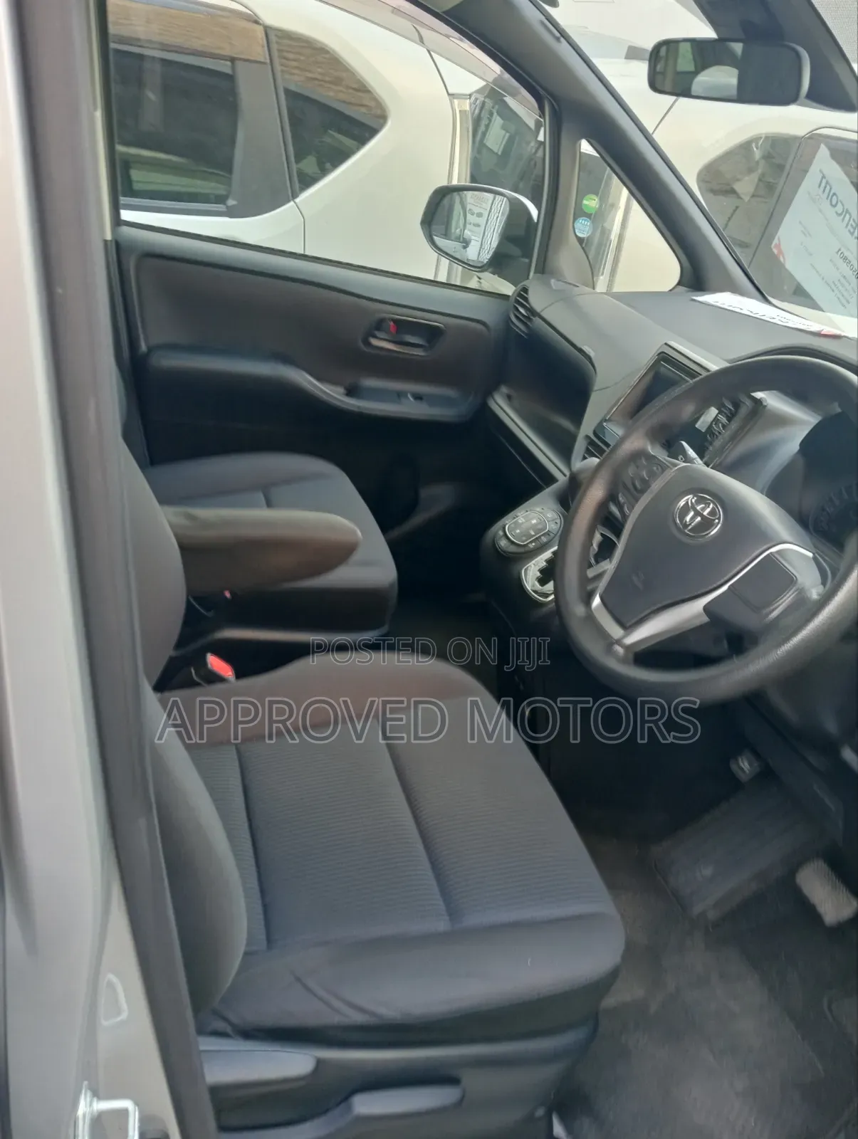Toyota Voxy 2019 Silver