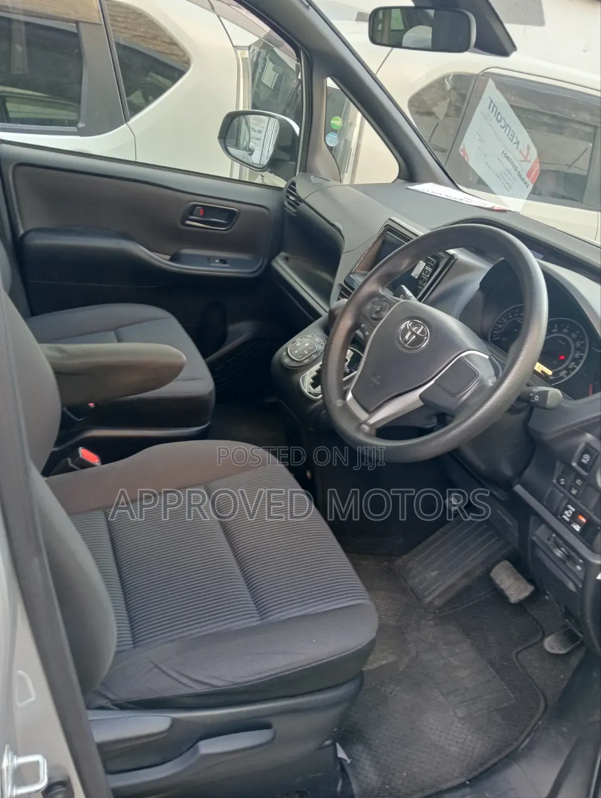 Toyota Voxy 2019 Silver