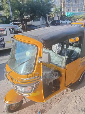 Bajaj Avenger 200 2026 Yellow