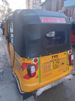Bajaj Avenger 200 2026 Yellow